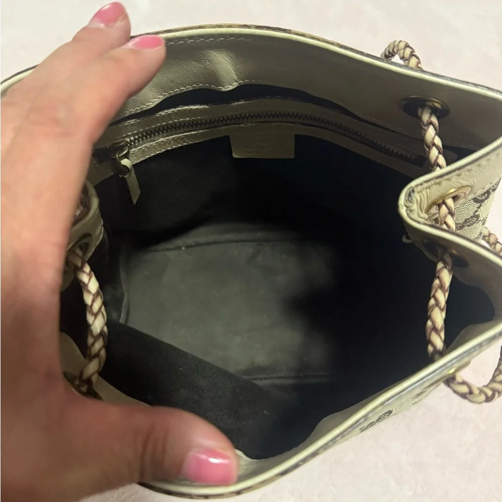 Gucci Beige and Brown Monogram Shoulder Bag - Picture 4 of 6